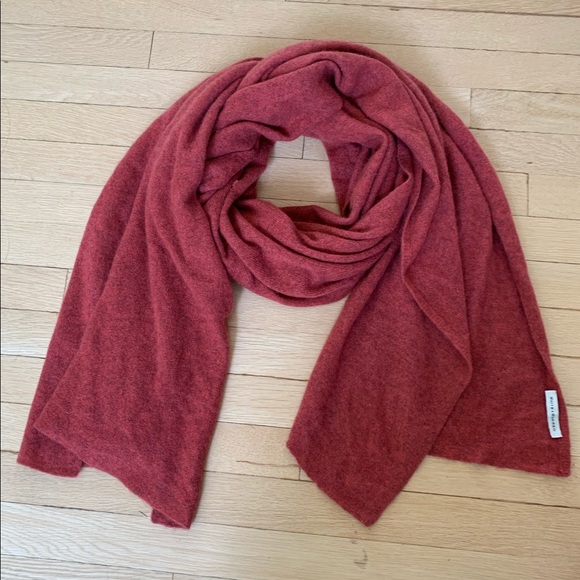 White + Warren Cashmere Travel Wrap